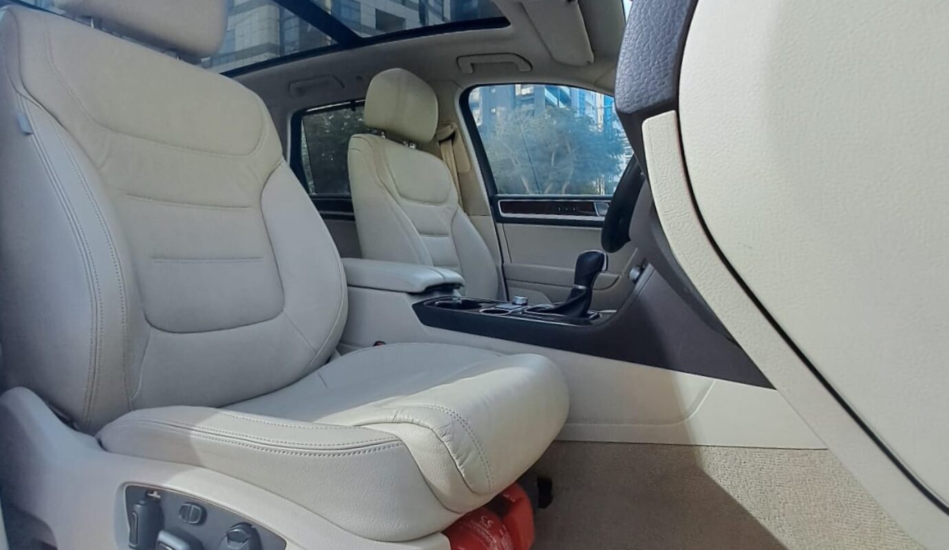 VW TOUAREG I FULL OPTIONS I GCC SPECS