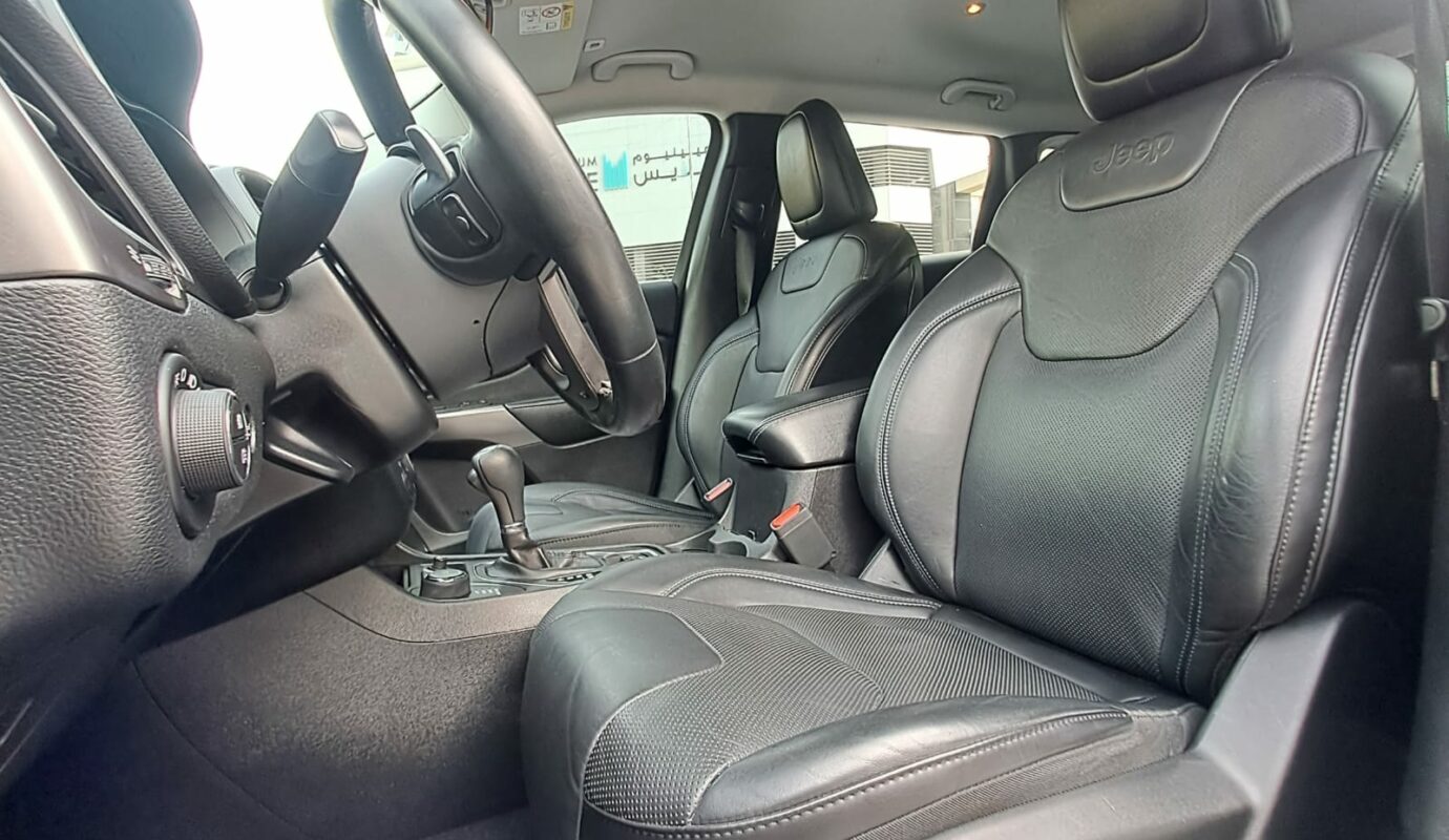 CHEROKEE V6 4 WD LIMITED I GCC SPECS I Black Edition