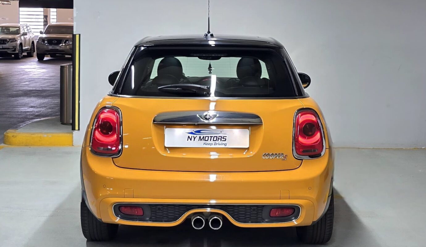 Mini Cooper S JOHN COOPER WORKS I GCC SPECS I FULLY LOADED I FULL SERVICE DONE