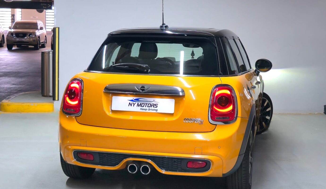 Mini Cooper S JOHN COOPER WORKS I GCC SPECS I FULLY LOADED I FULL SERVICE DONE