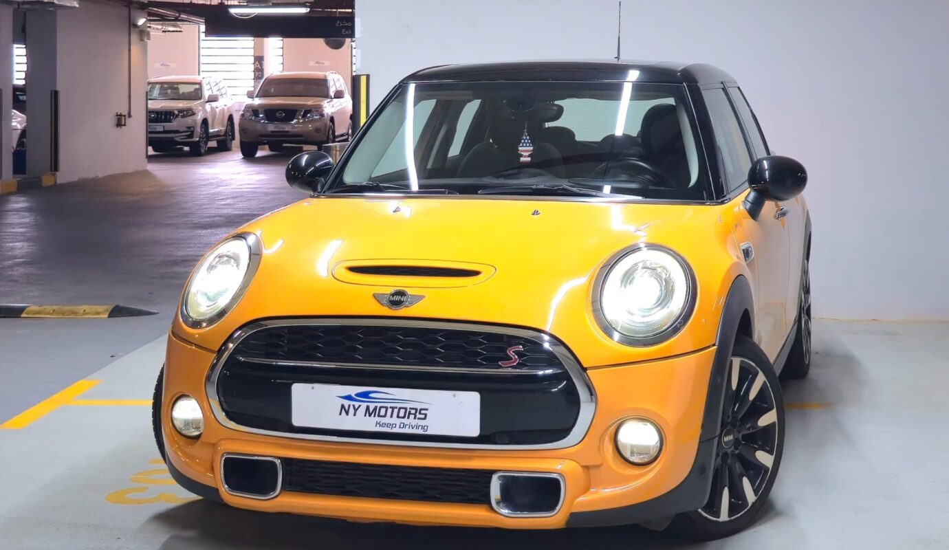Mini Cooper S JOHN COOPER WORKS I GCC SPECS I FULLY LOADED I FULL SERVICE DONE