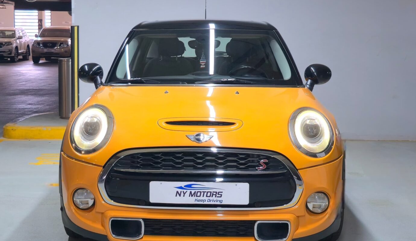 Mini Cooper S JOHN COOPER WORKS I GCC SPECS I FULLY LOADED I FULL SERVICE DONE